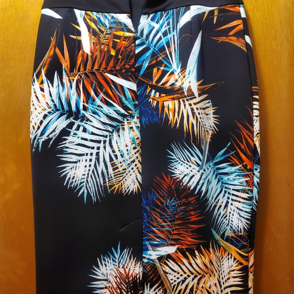 Worthington skirt size 10. Back Zipper closing & back Split @ bottom